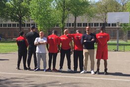 Straatvoetballer Edward van Gils ambassadeur voor gevangenis