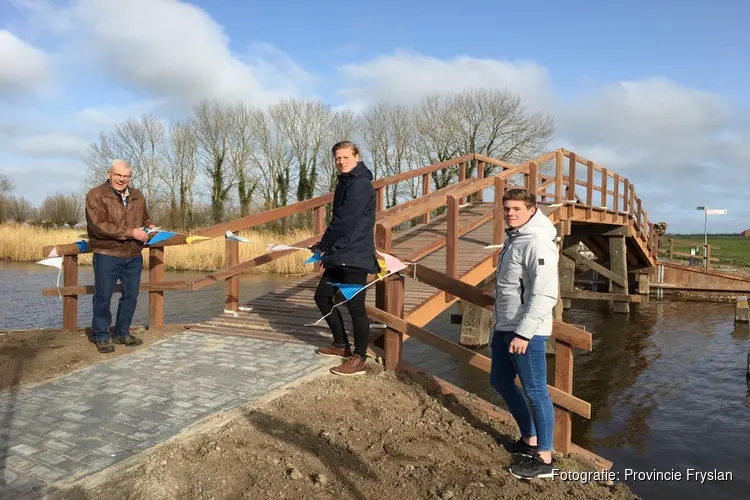 Fietsbrug Easterlittens vernieuwd en verplaatst