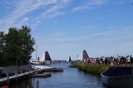 Veel publieke belangstelling SKS skûtsjesilen Langwarder Wielen