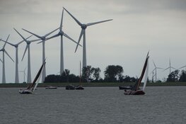 Skûtsje van Leeuwarden wint in Lemmer