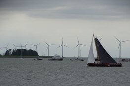 Skûtsje van Leeuwarden wint in Lemmer