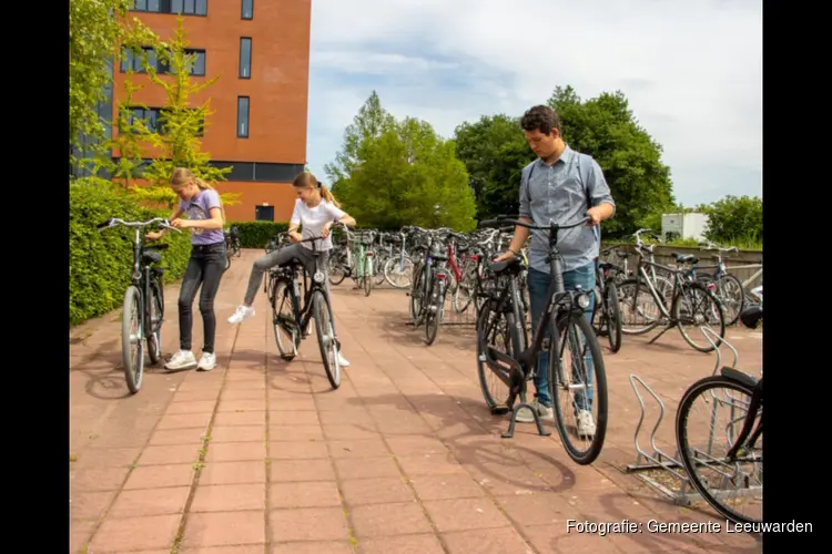 Kinderen in Leeuwarden leren fietsen voor een eerlijke kans op onderwijs