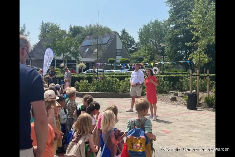 OBS Trije Doarpen Skoalle viert oplevering van groen schoolplein