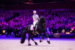Familieshow Horses & Friends brengt vriendschap, verwondering én Britt Dekker naar Indoor Friesland