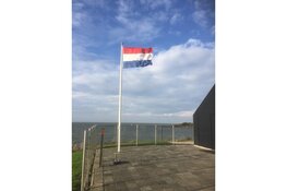 Vlag uit bij het Kazemattenmuseum