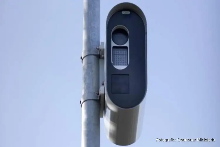 Nieuwe flitspalen maken kruispunt Leeuwarden veiliger