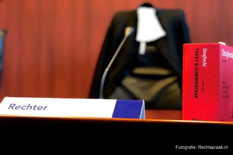 Gevangenisstraf voor taxibus-chauffeur die onder invloed botsing met lijnbus veroorzaakte