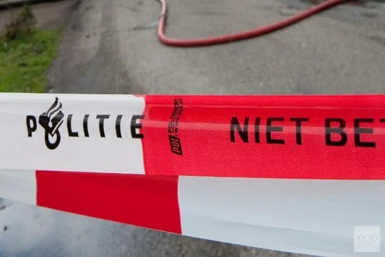 Bestuurder van auto zwaargewond na botsing met vrachtwagen in Idaerd