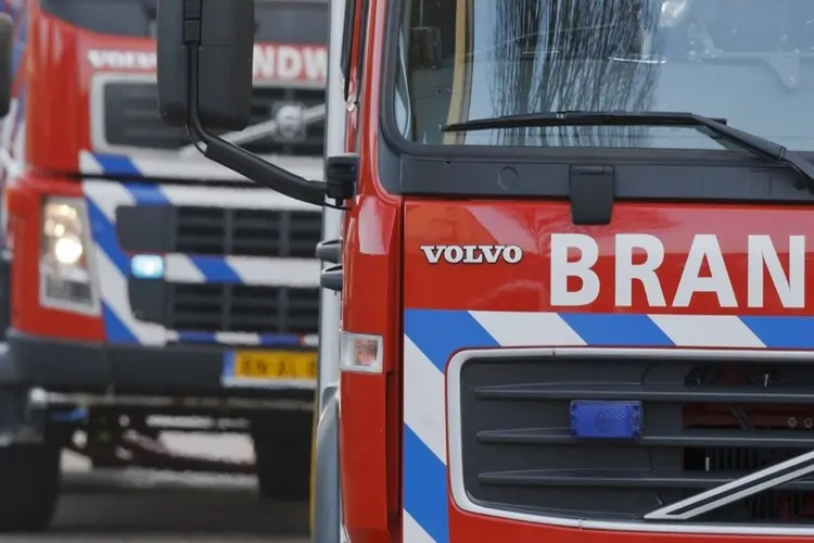 Brand in schuur aan de Houtwielenstraat in Leeuwarden