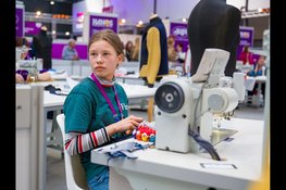 Firda-student Silke de Rapper uit Lemmer wint bronzen medaille Fashion Tailor op Skills The Finals