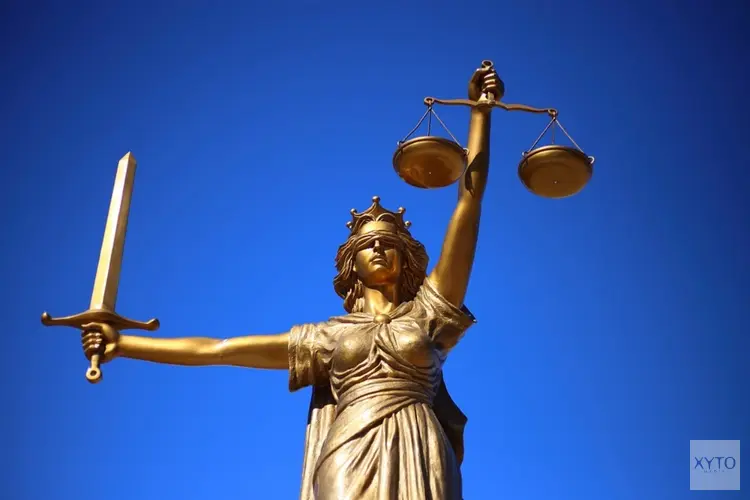 Voor mishandelingen en afpersing in de context van intieme terreur eist OM twee jaar gevangenisstraf