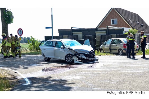 Drie gewonden na ongeval op kruising N393 bij Stiens