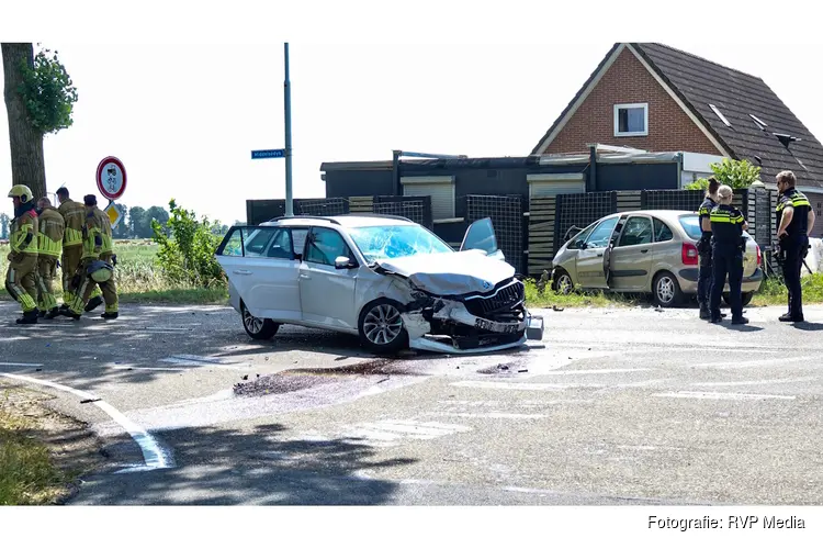 Drie gewonden na ongeval op kruising N393 bij Stiens
